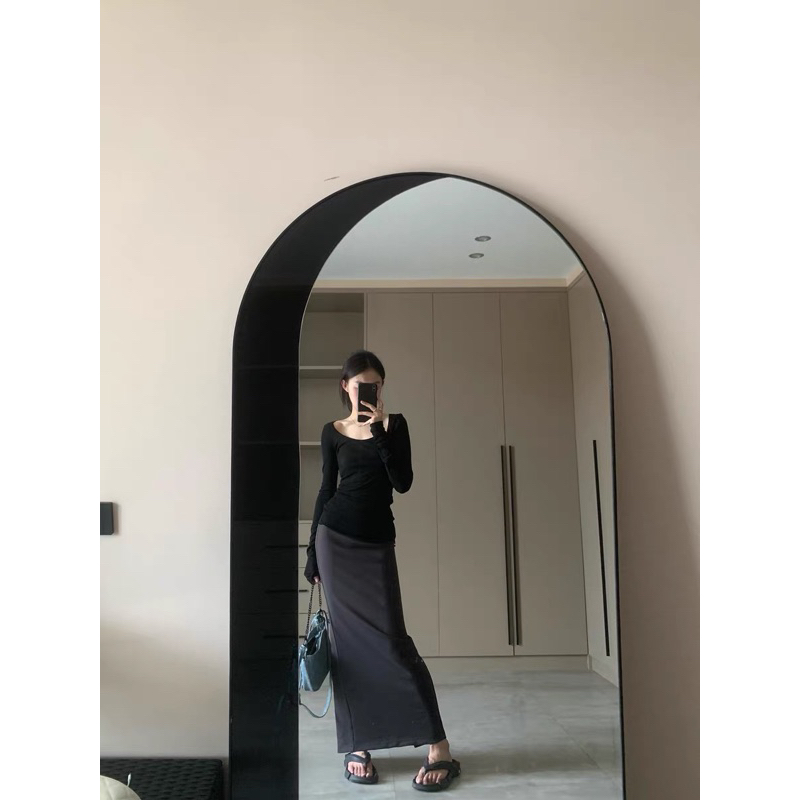 Chân váy ôm xẻ sau+áo pull giấy dài tay