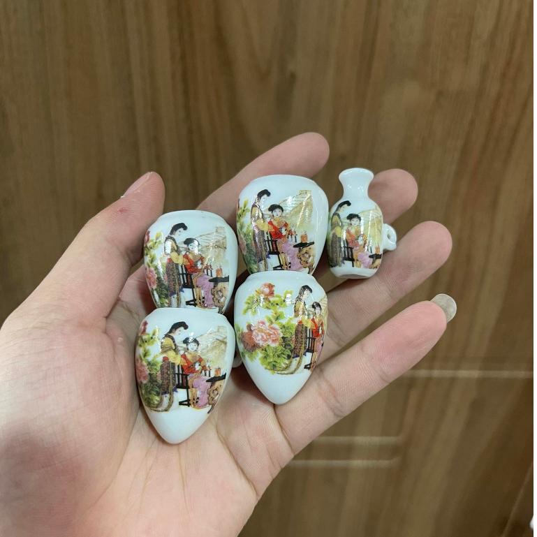 Cóng sứ chim khuyên , hút mật hàng decal tàu gắn kèm tai 1.2cm cho lồng khuyên