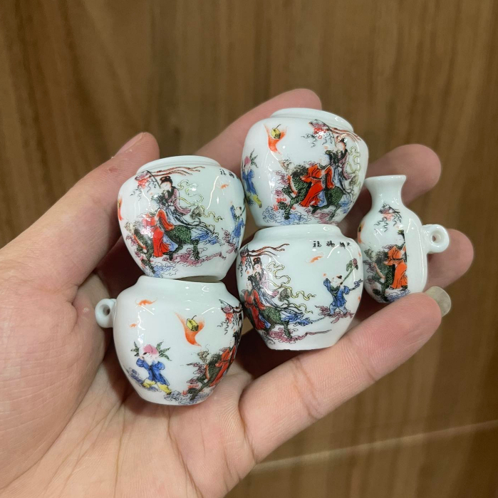 Cóng sứ chim khuyên , hút mật hàng decal tàu gắn kèm tai 1.2cm cho lồng khuyên