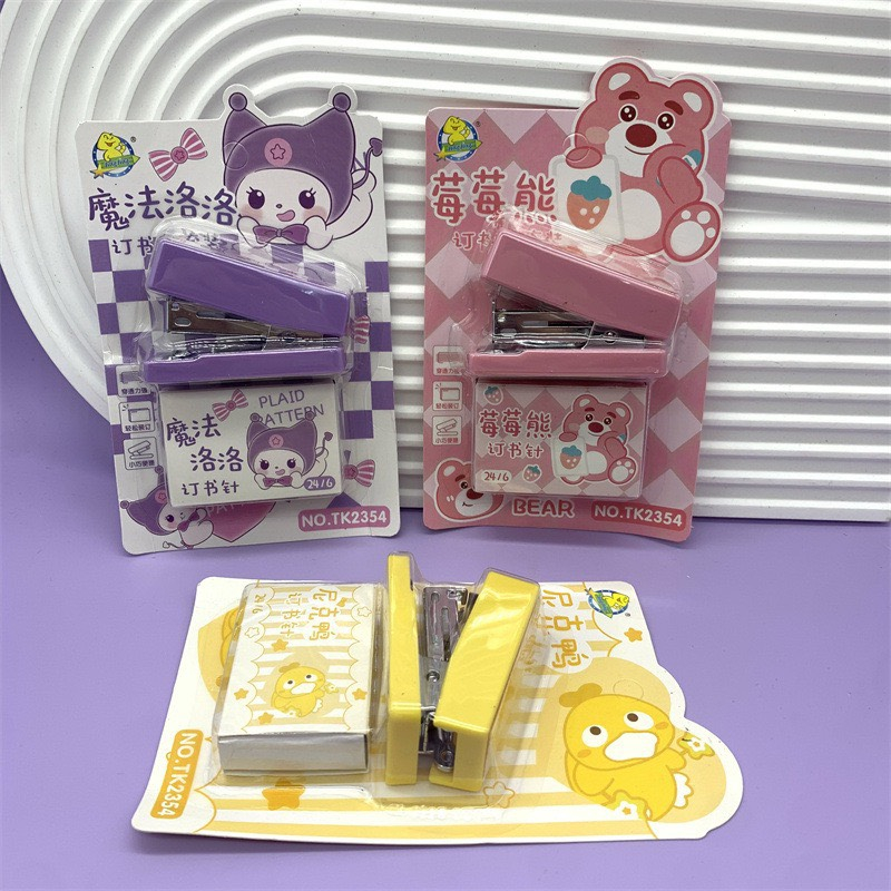 Bấm kim cute KT2354 / Dập kim cute kèm hộp kim 2354 gấu dâu Bấm kim 15 tờ/lần