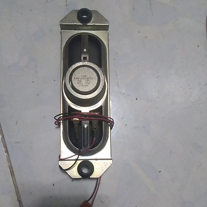 1 chiếc loa tháo từ tivi còn Sài tốt