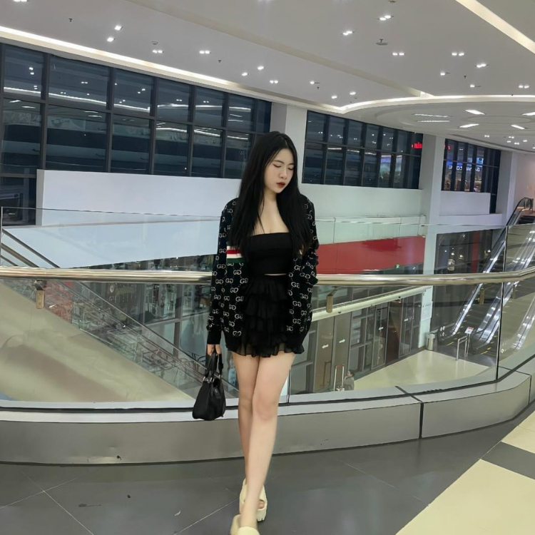 Áo Cardigan GC Cao Cấp Họa Tiết Monogram Thêu Ong vạch xanh đỏ dệt, 2 Màu Thời Trang Nam Nữ | BigBuy360 - bigbuy360.vn