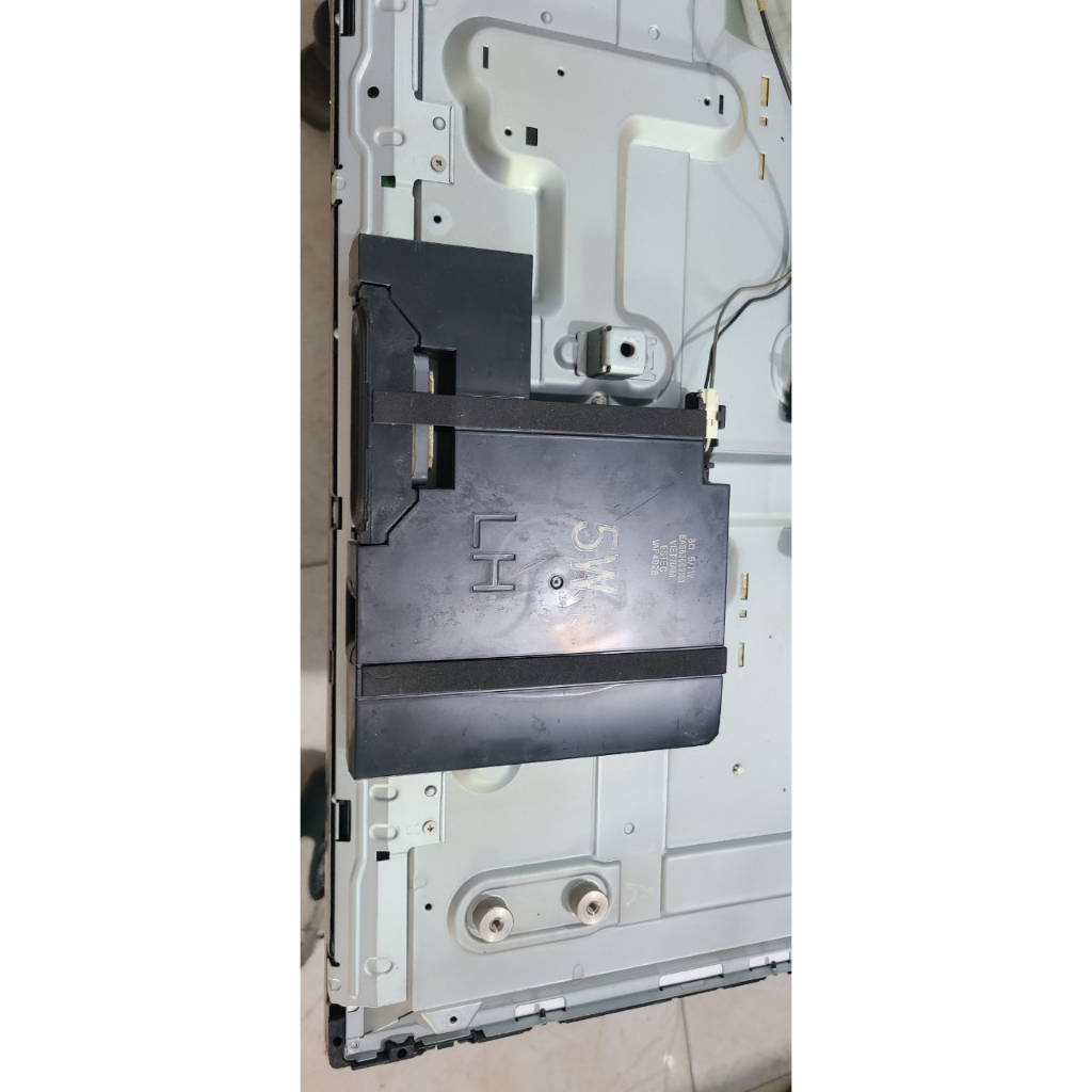 Cặp loa tivi LG 42in, model 42LB551T, máy hư màn bên mình rả bo bán linh kiện