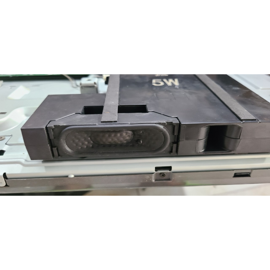 Cặp loa tivi LG 42in, model 42LB551T, máy hư màn bên mình rả bo bán linh kiện