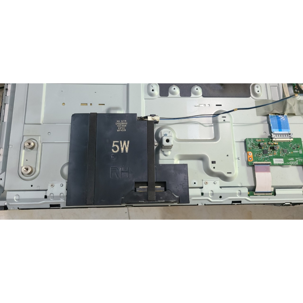 Cặp loa tivi LG 42in, model 42LB551T, máy hư màn bên mình rả bo bán linh kiện