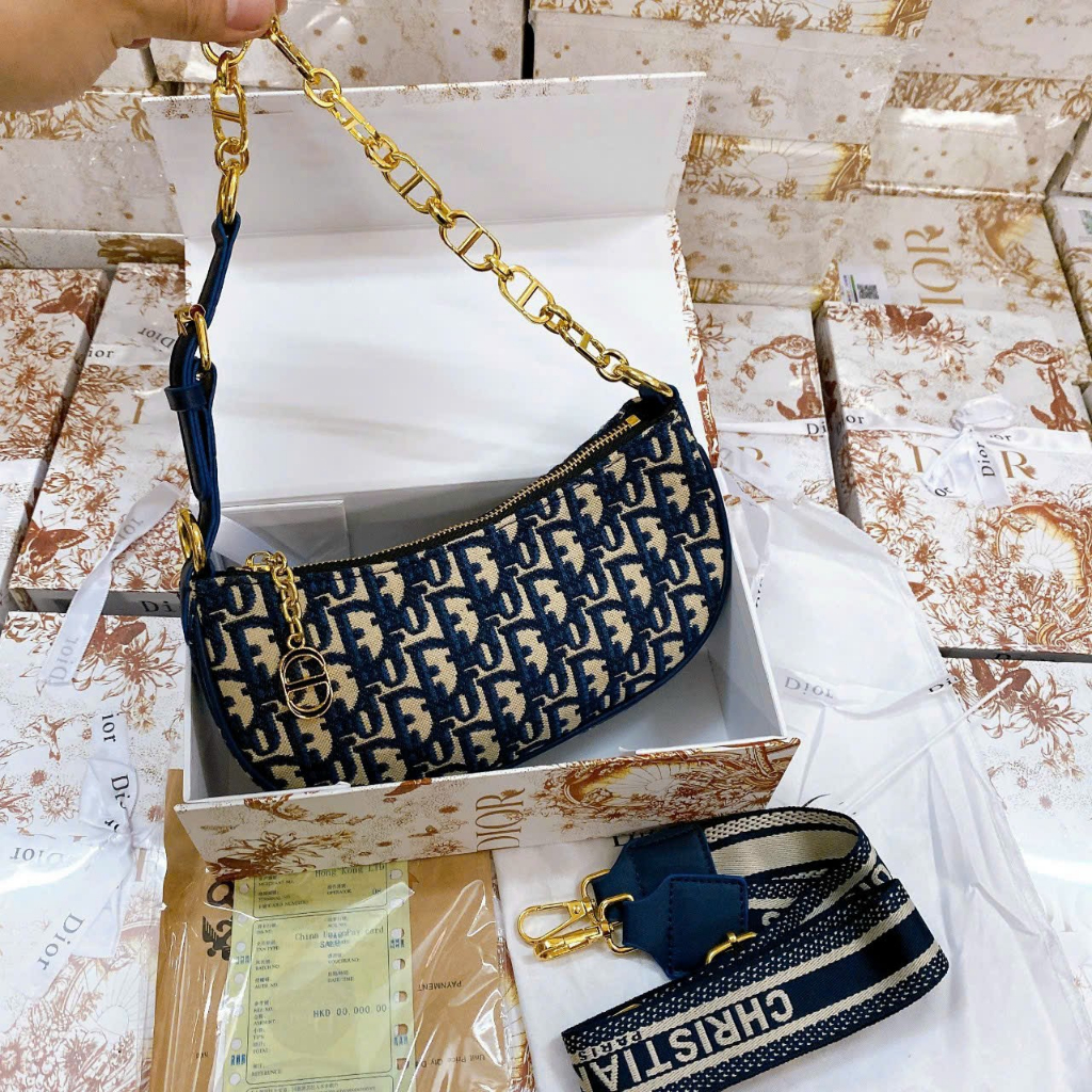 Túi CD Kẹo Nách họa tiết chữ D kèm Dây đeo bản to Size 21cm 101Hg