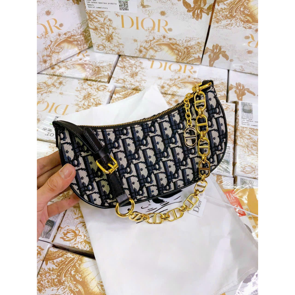 Túi CD Kẹo Nách họa tiết chữ D kèm Dây đeo bản to Size 21cm 101Hg