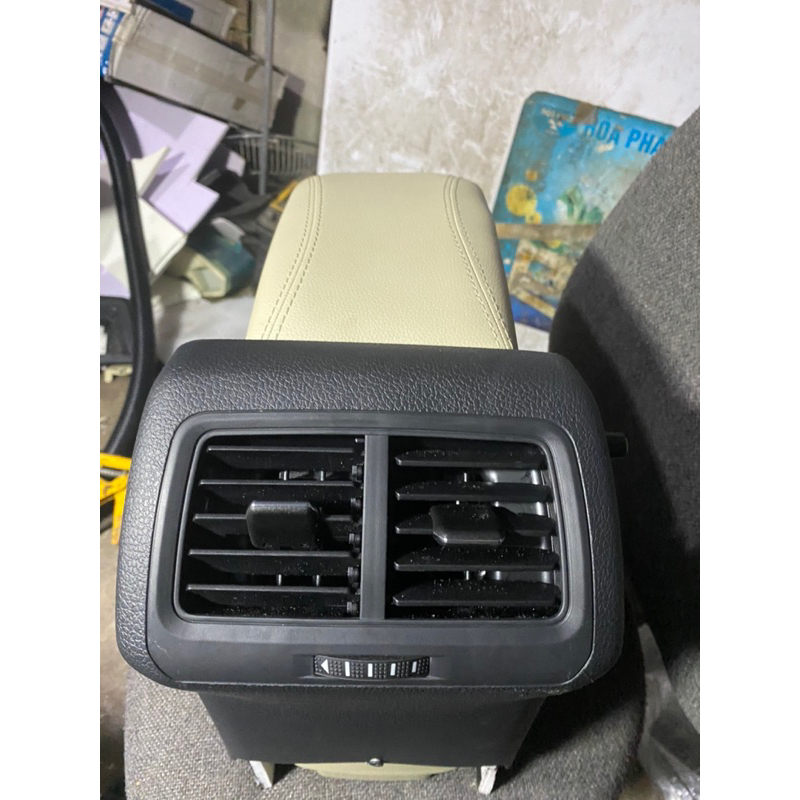 Cửa gió điều hoà ghế sau Ford Fiesta