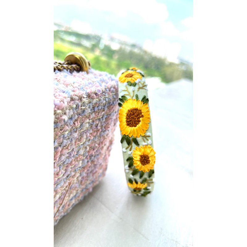 Cài tóc xanh bơ thêu hoa hướng dương Handmade by Chang