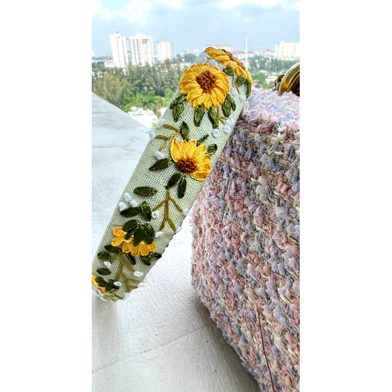 Cài tóc xanh bơ thêu hoa hướng dương Handmade by Chang