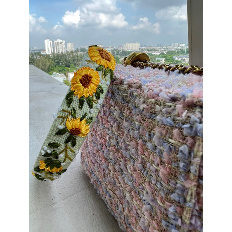 Cài tóc xanh bơ thêu hoa hướng dương Handmade by Chang