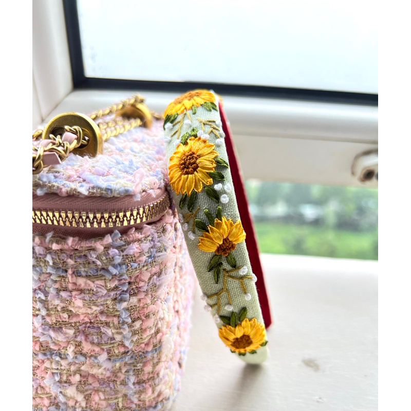 Cài tóc xanh bơ thêu hoa hướng dương Handmade by Chang