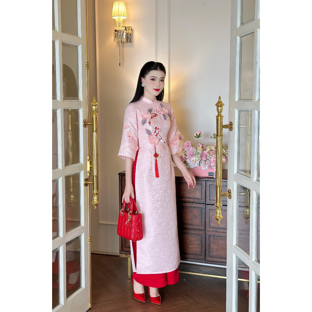 Áo dài cách tân Ngư Nguyệt vải gấm đính kết thủ công tĩ mĩ