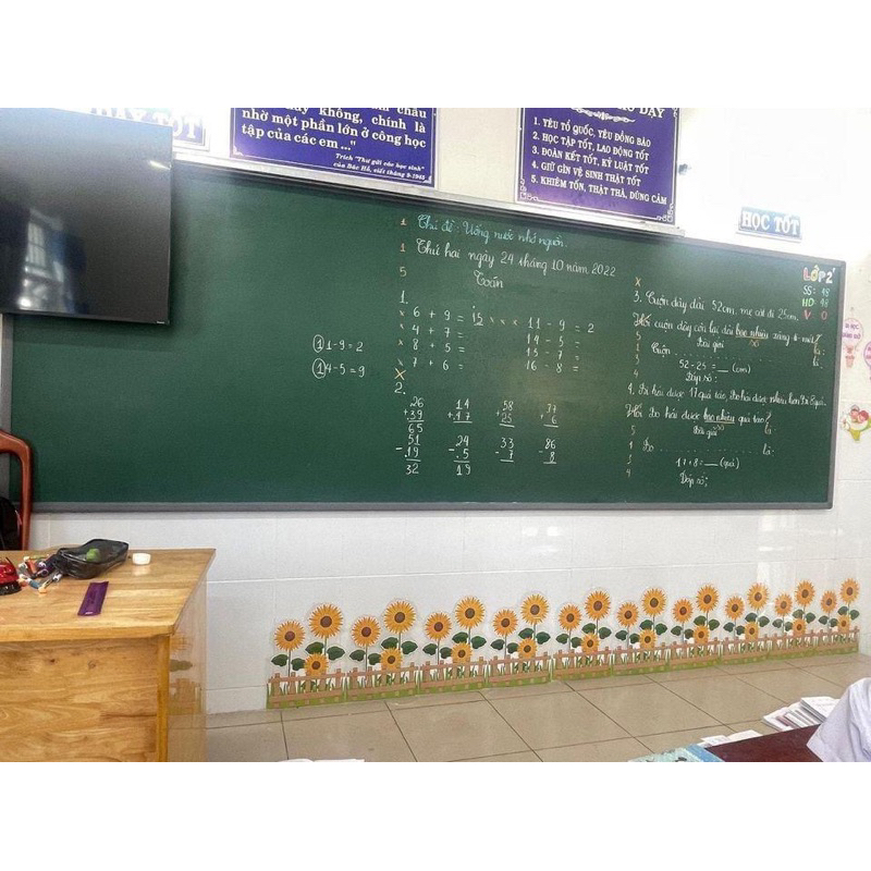 Hoa trang trí chân bảng