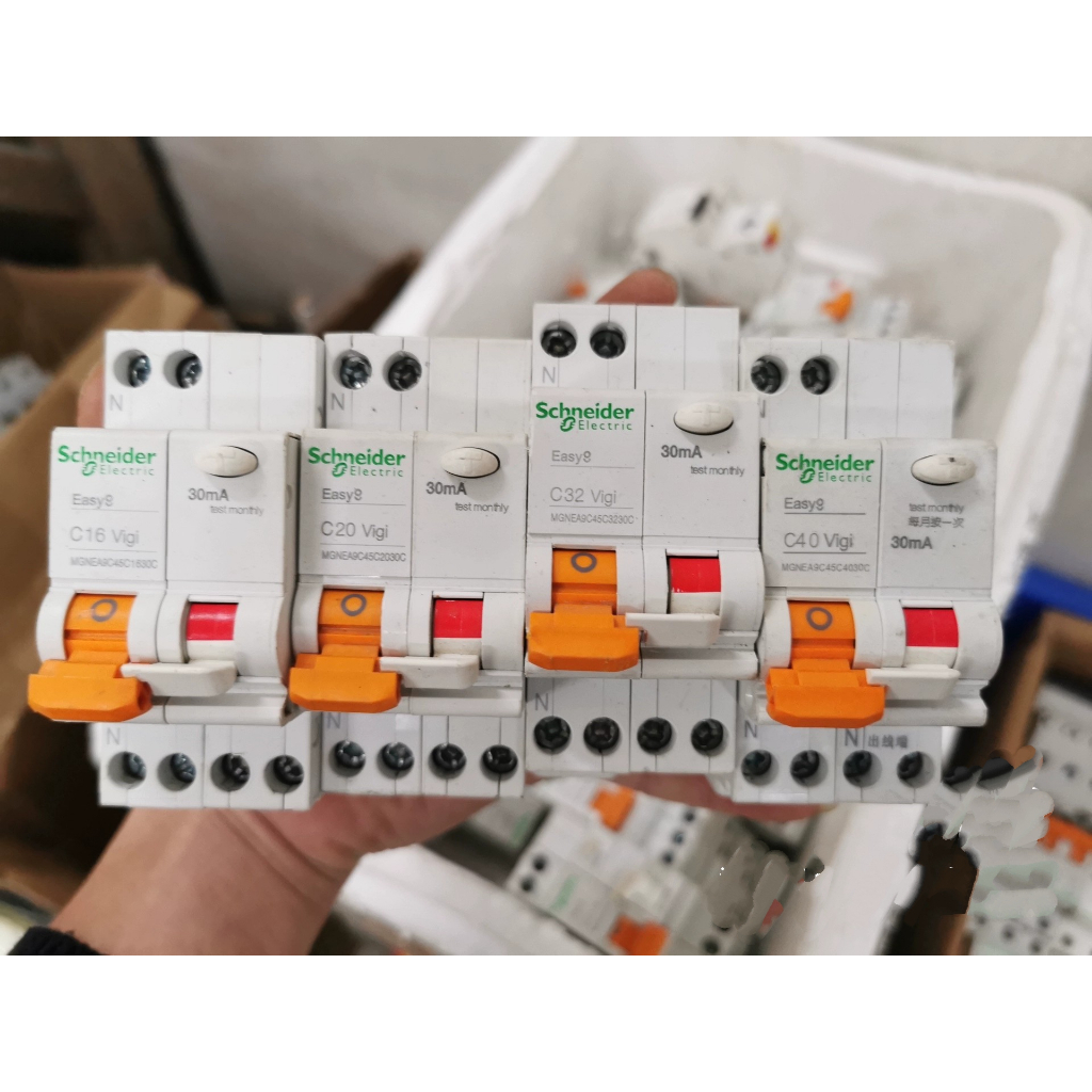 aptomat chống rò - chống giật thương hiệu Đức tháo máy Schneider Merlin Gerin RCBO 1P+N, Bh 1 đổi 1, ZALO 0909306149