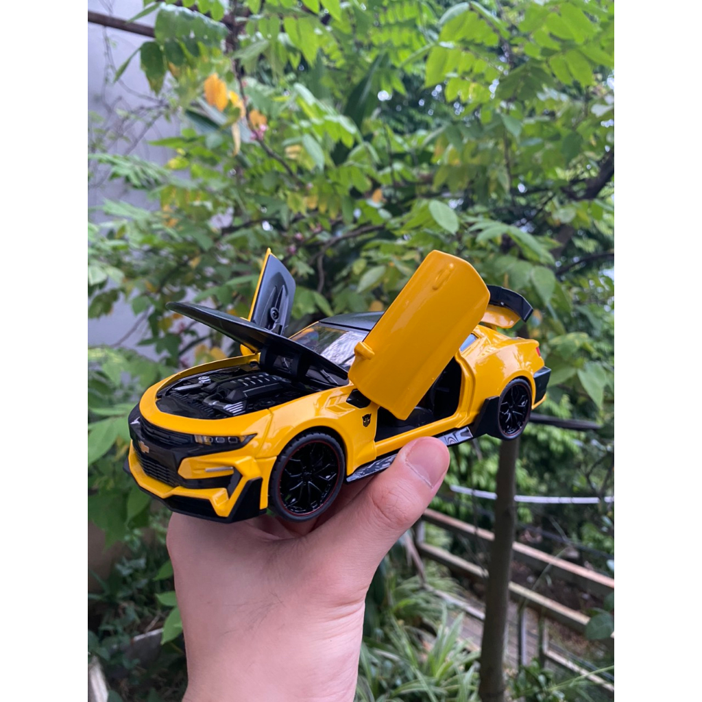 Mô hình kim loại xe ô tô Camaro Chevrolet tỉ lệ 1:24 có đèn và âm thanh