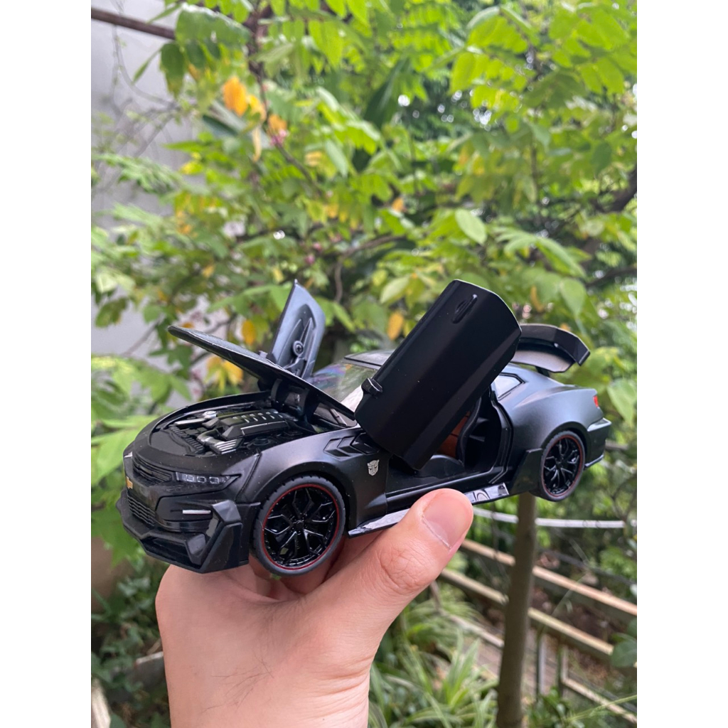 Mô hình kim loại xe ô tô Camaro Chevrolet tỉ lệ 1:24 có đèn và âm thanh