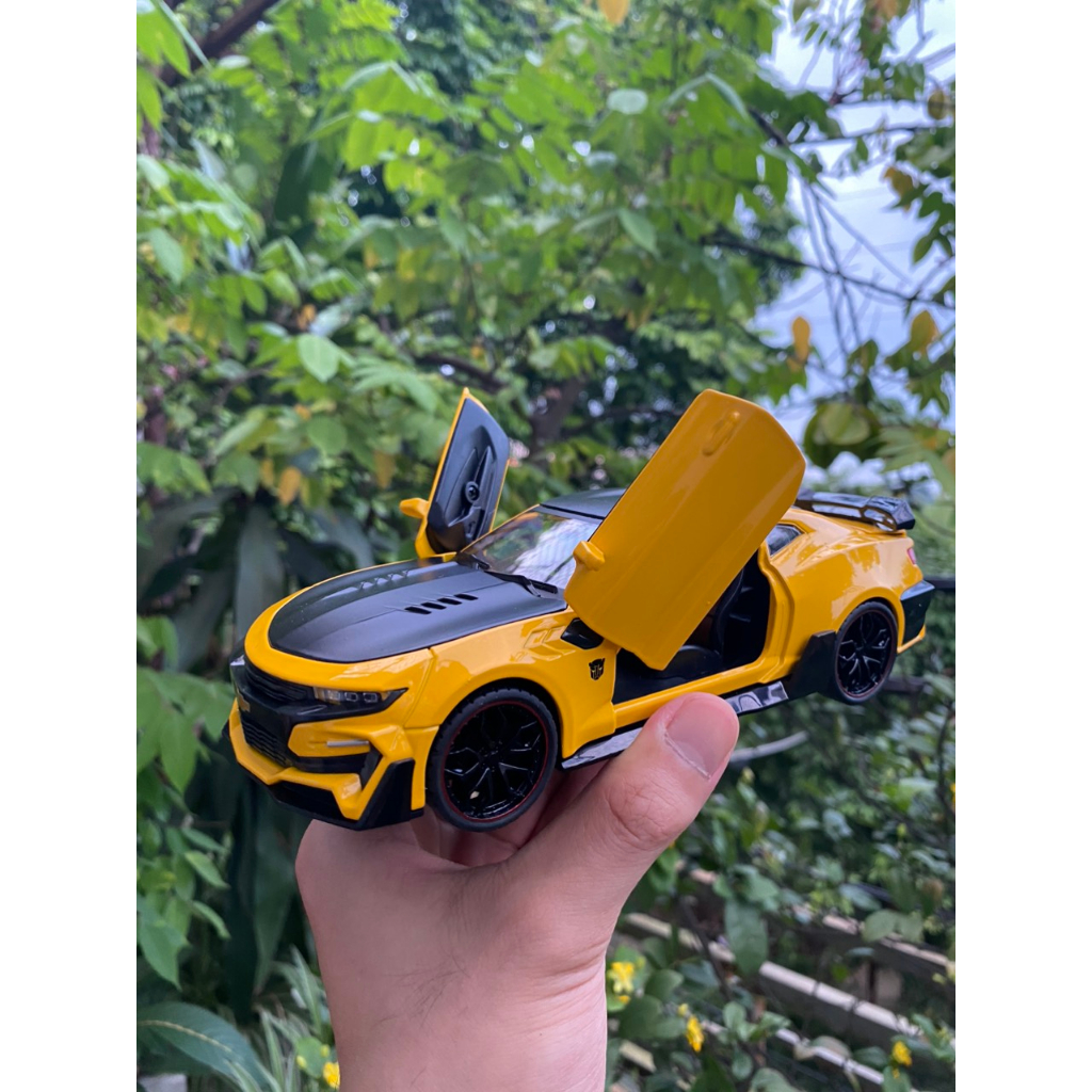 Mô hình kim loại xe ô tô Camaro Chevrolet tỉ lệ 1:24 có đèn và âm thanh