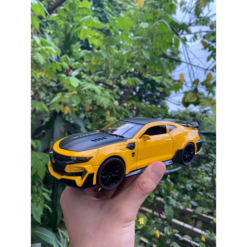 Mô hình kim loại xe ô tô Camaro Chevrolet tỉ lệ 1:24 có đèn và âm thanh