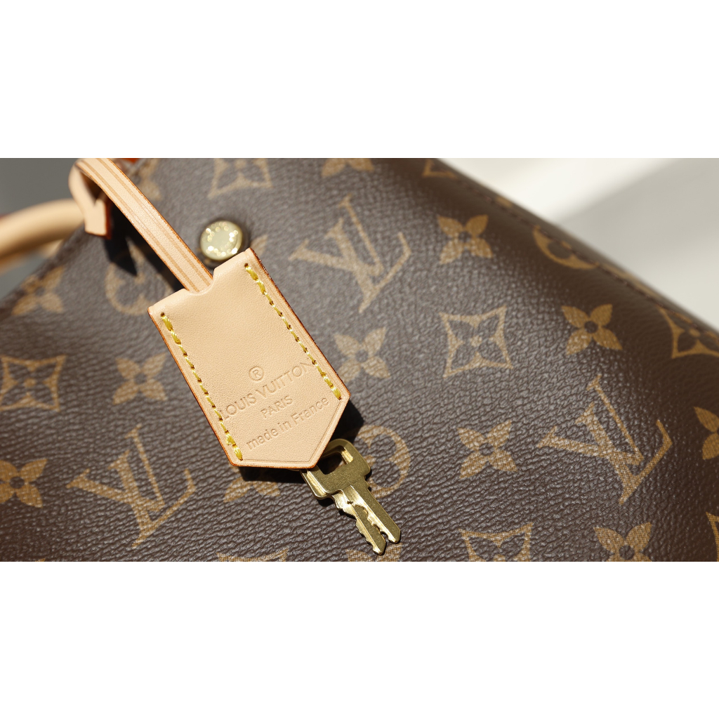 TÚI LV MONTAIGE QUAI NGẢ MÀU SZ32