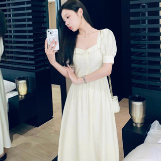 Đầm váy freesize trắng nẹp cổ form dài