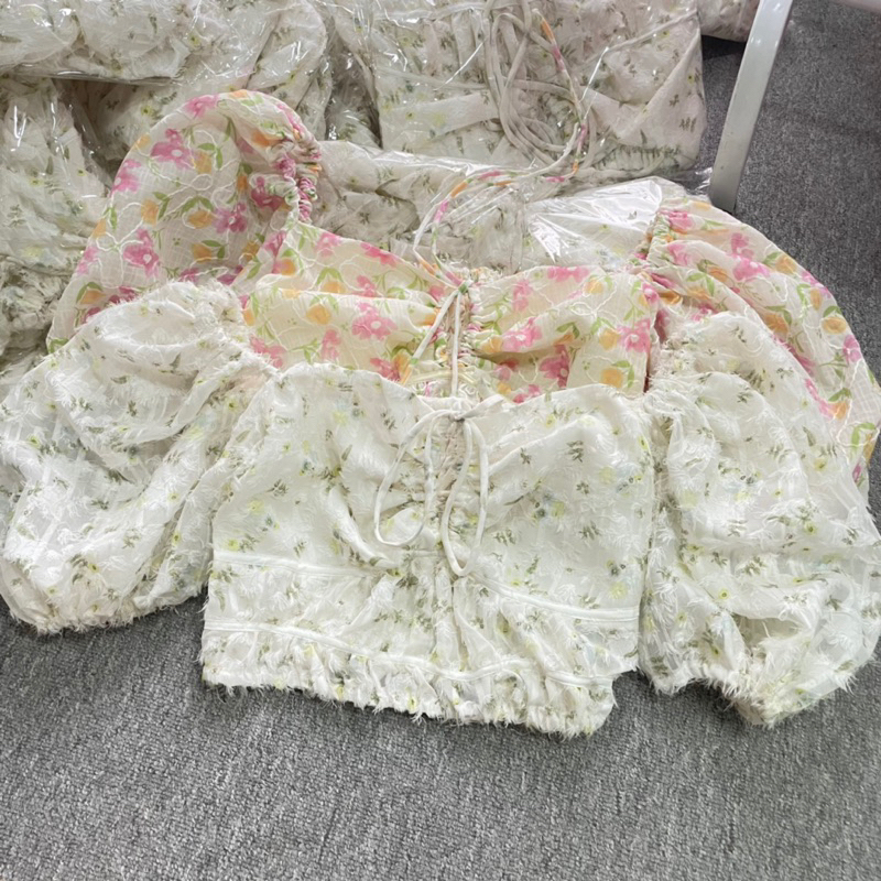 Áo kiểu vôn tơ hoa hồng loang croptop có tay phồng 2 lớp