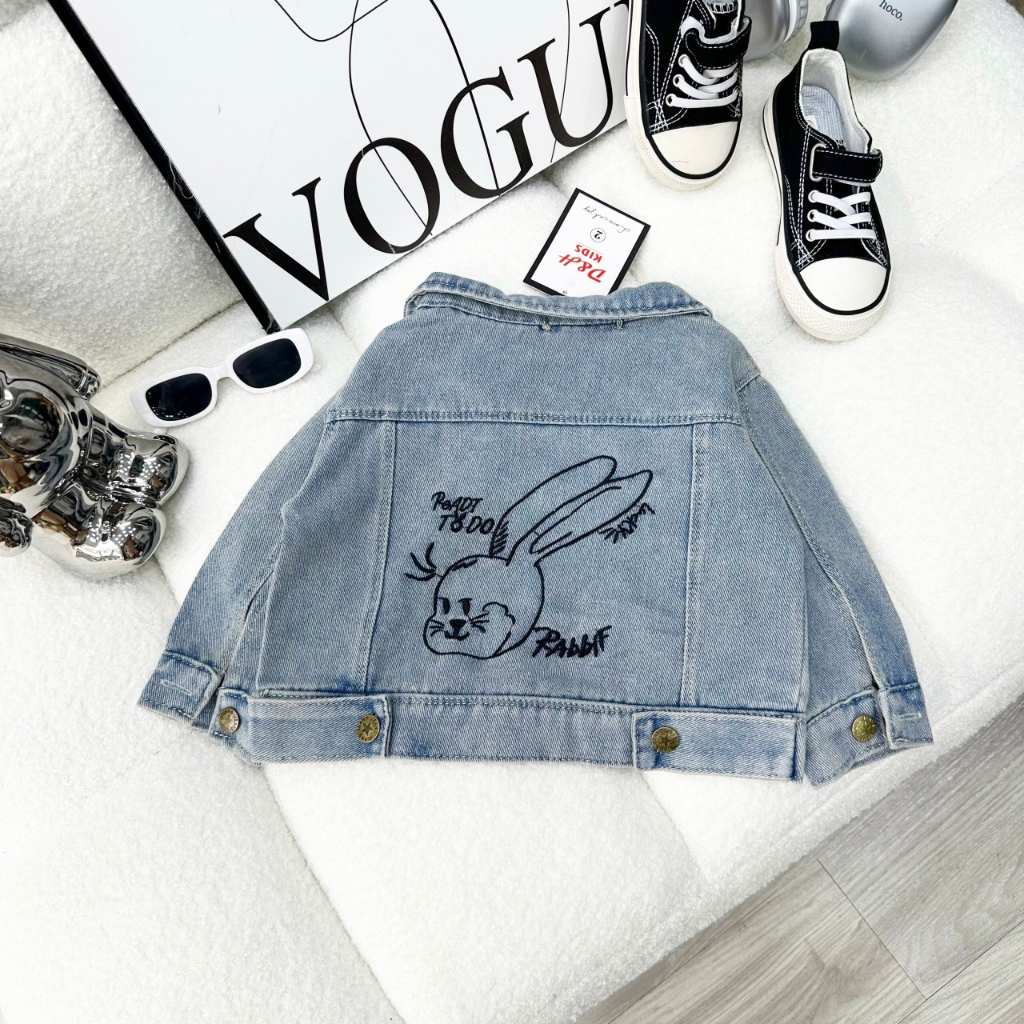 Áo Khoác Bò Họa Tiết Thỏ Dễ Thương Cho Bé WOWKIDS, Áo Khoác Jeans Mềm Họa Tiết Thỏ Dễ Thương