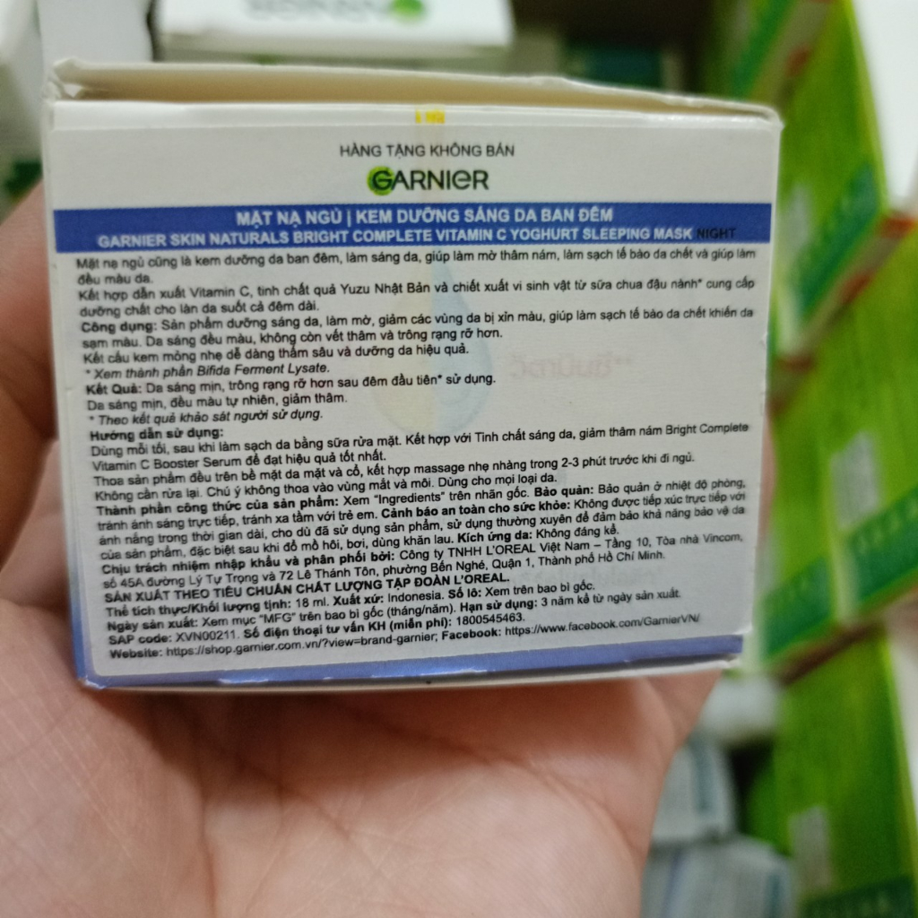 Kem dưỡng da ngày/ đêm làm sáng và đều màu da Garnier Vitamin C Serum Cream