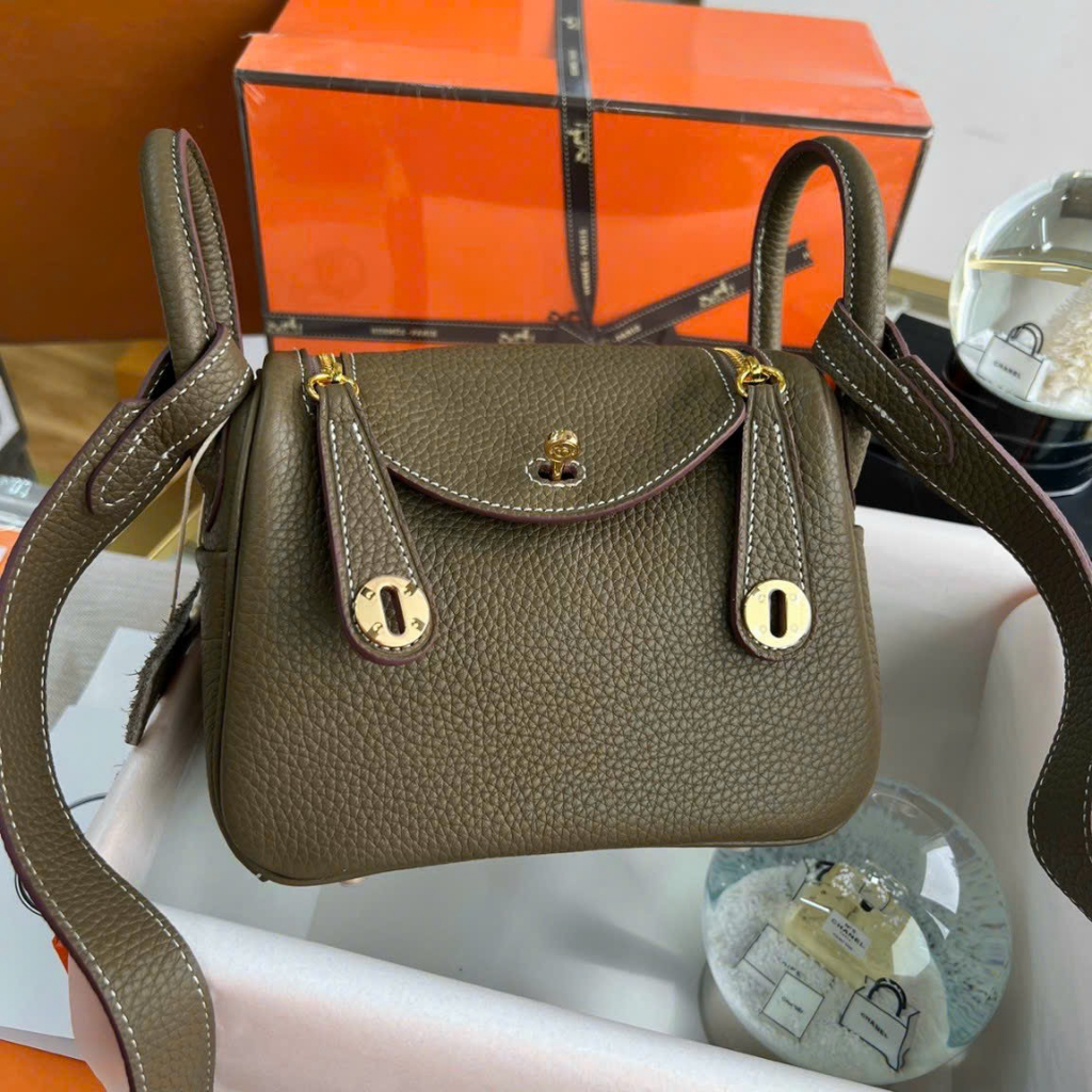 TÚI HERME LINDY KÈM CHARM, KHĂN SZ20