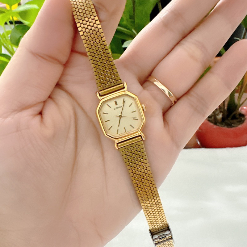 Đồng hồ nữ si nhật dáng tank hiệu Seiko, dây khoá zin