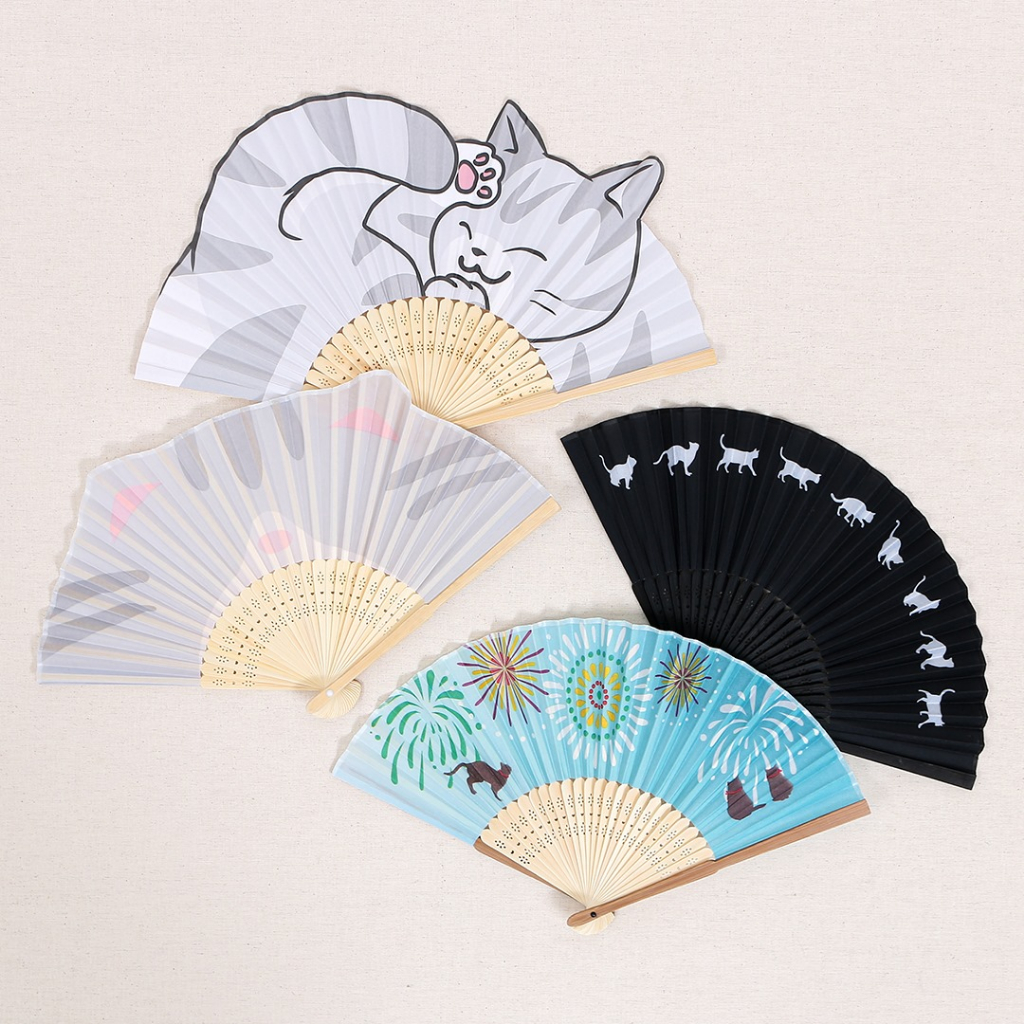 Daiso Quạt giấy kiểu Nhật Hình tai mèo 21cm - Món quà dễ thương cho mùa hè
