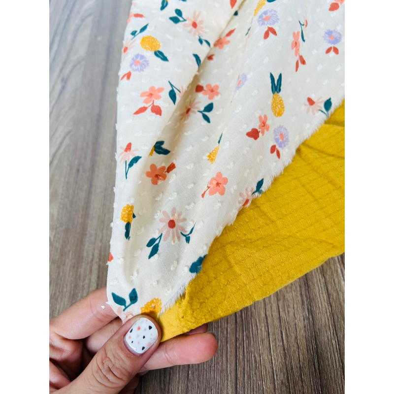 Vải thô hoa nhí và thô trơn tông màu vàng
