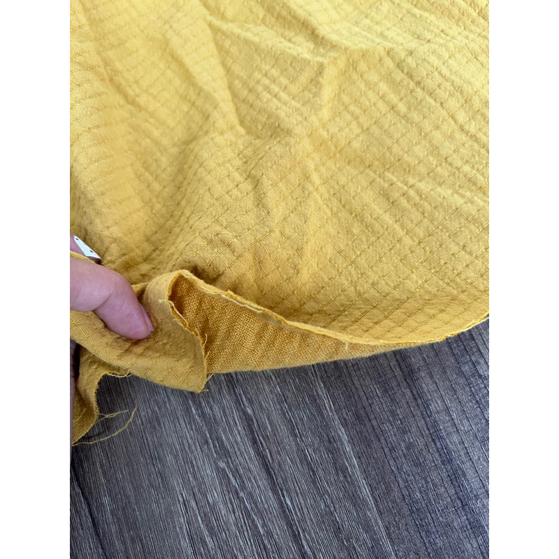Vải thô hoa nhí và thô trơn tông màu vàng