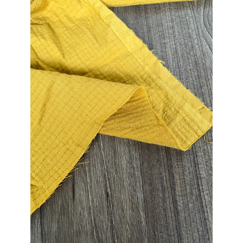 Vải thô hoa nhí và thô trơn tông màu vàng