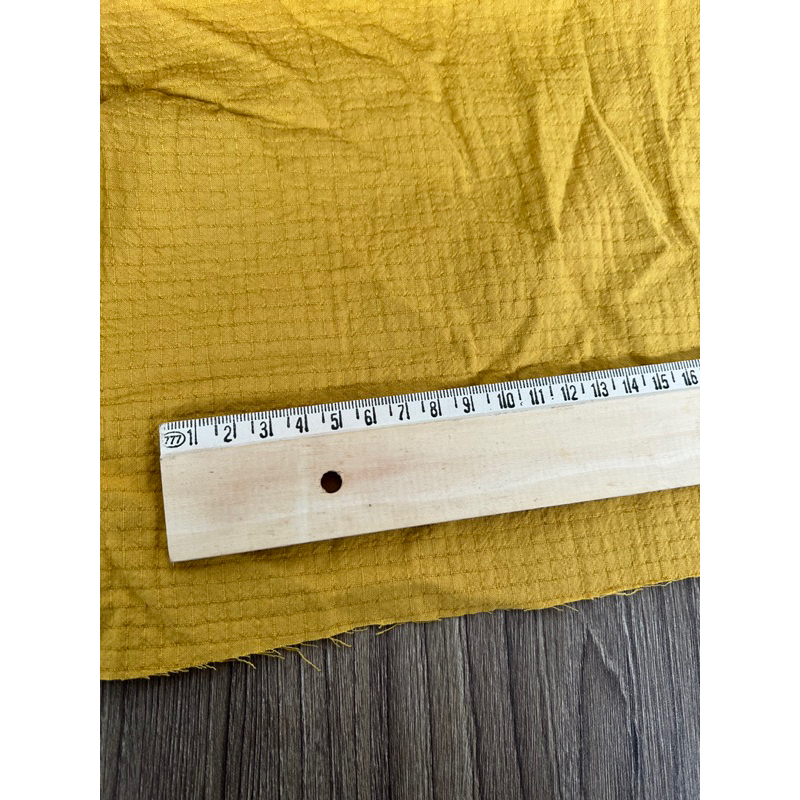Vải thô hoa nhí và thô trơn tông màu vàng