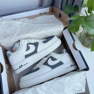 Giày sneaker A.F.1 trắng gót đen kẻ