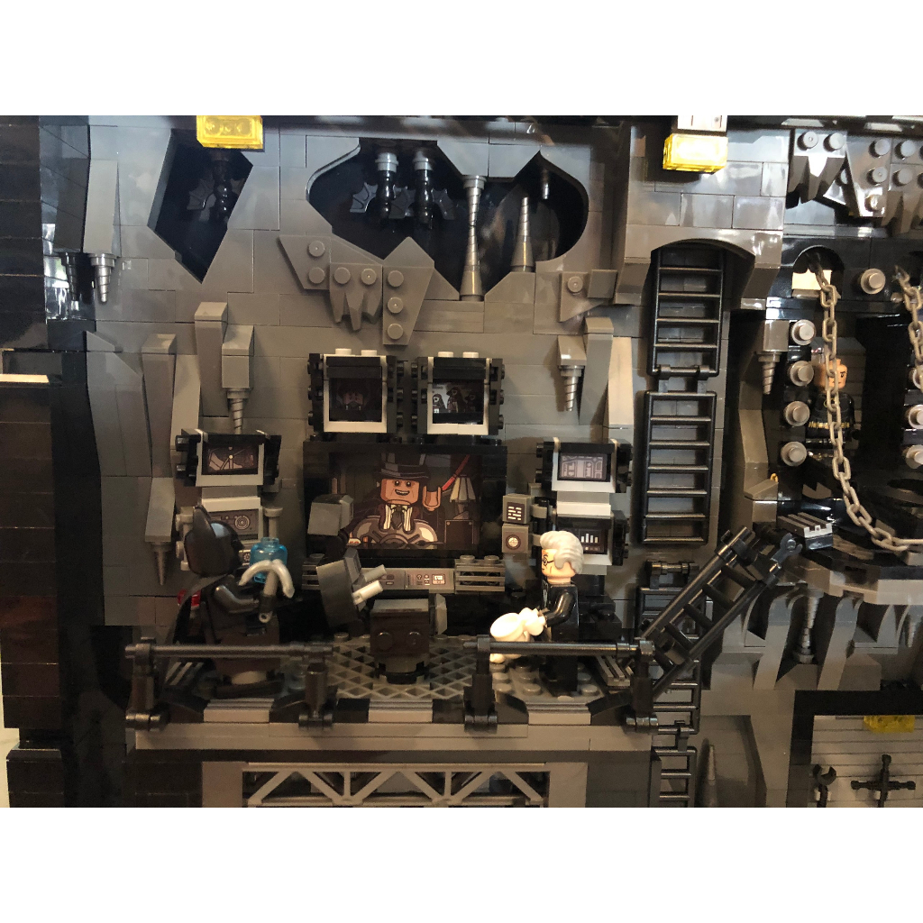 Xếp Hình Batman 76252 Hang Động Của Người Dơi Batcave