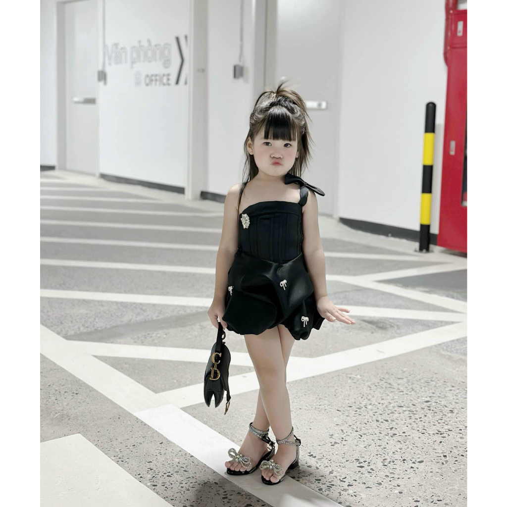 Đầm dự tiệc sang chảnh cho bé gái nơ vai một bên