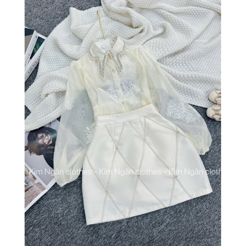 Sét áo tơ thêu hoa, phối chân váy đính dây viền caro dáng chữ A xinh xỉu