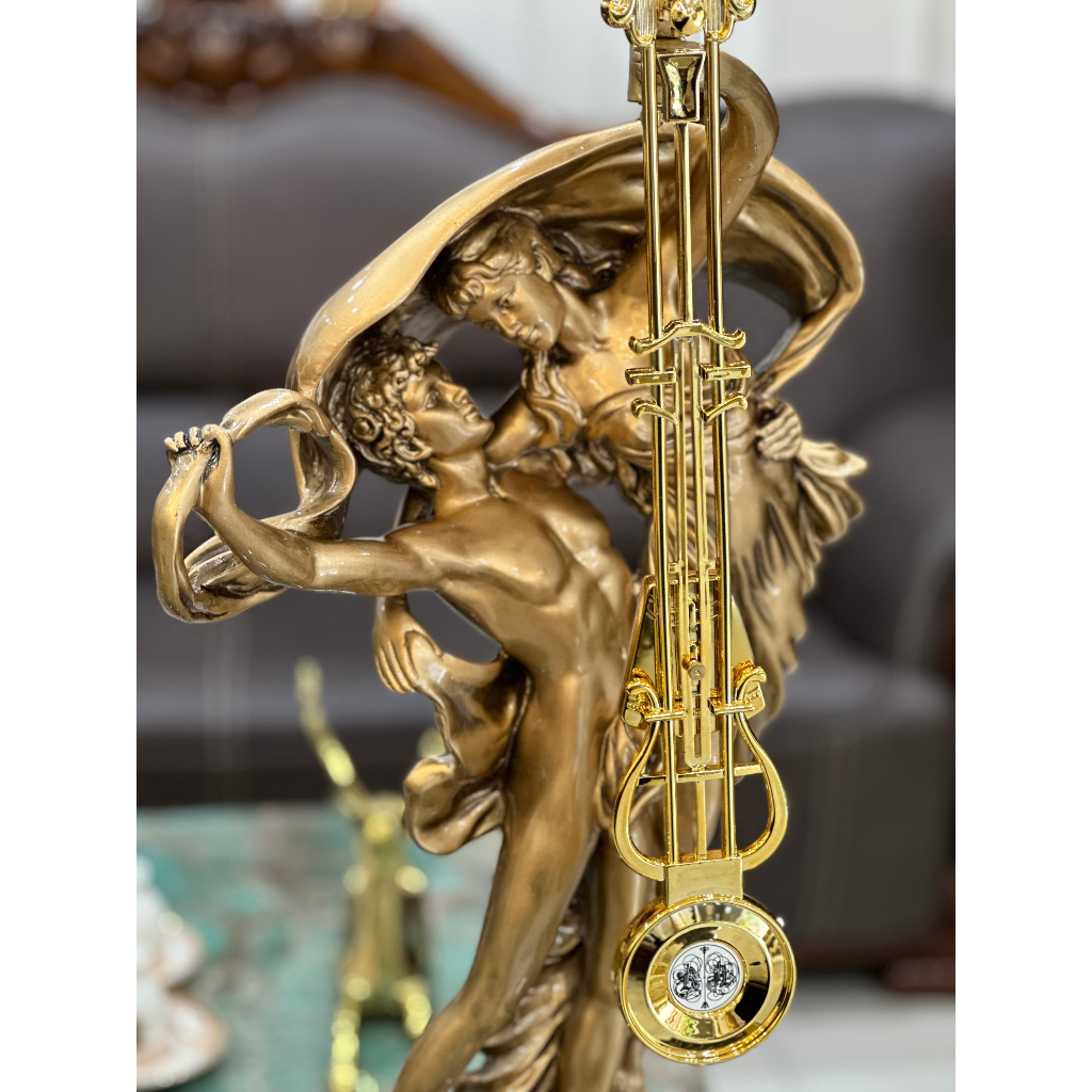 Đồng hồ để bàn DH68-B tượng nam nữ vàng