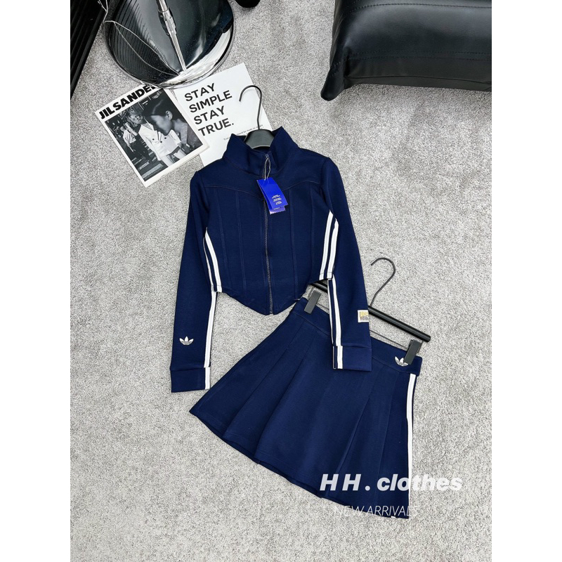 Set áo tay dài kèm chân váy xoè viền sọc