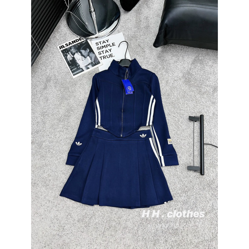 Set áo tay dài kèm chân váy xoè viền sọc