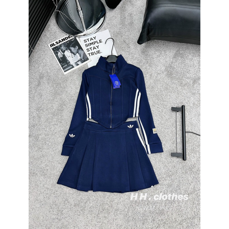 Set áo tay dài kèm chân váy xoè viền sọc