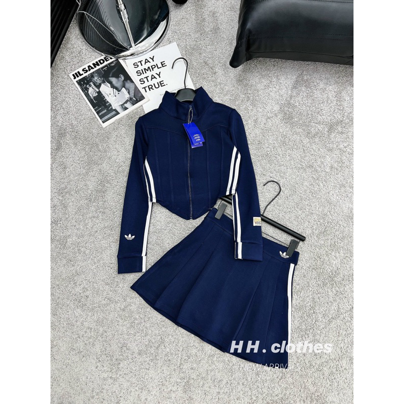 Set áo tay dài kèm chân váy xoè viền sọc