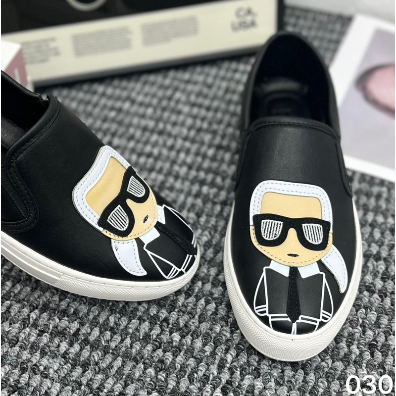 Giày slipon karl - giầy lười ông già đeo kính hình thêu nổi , đế cao su non latex