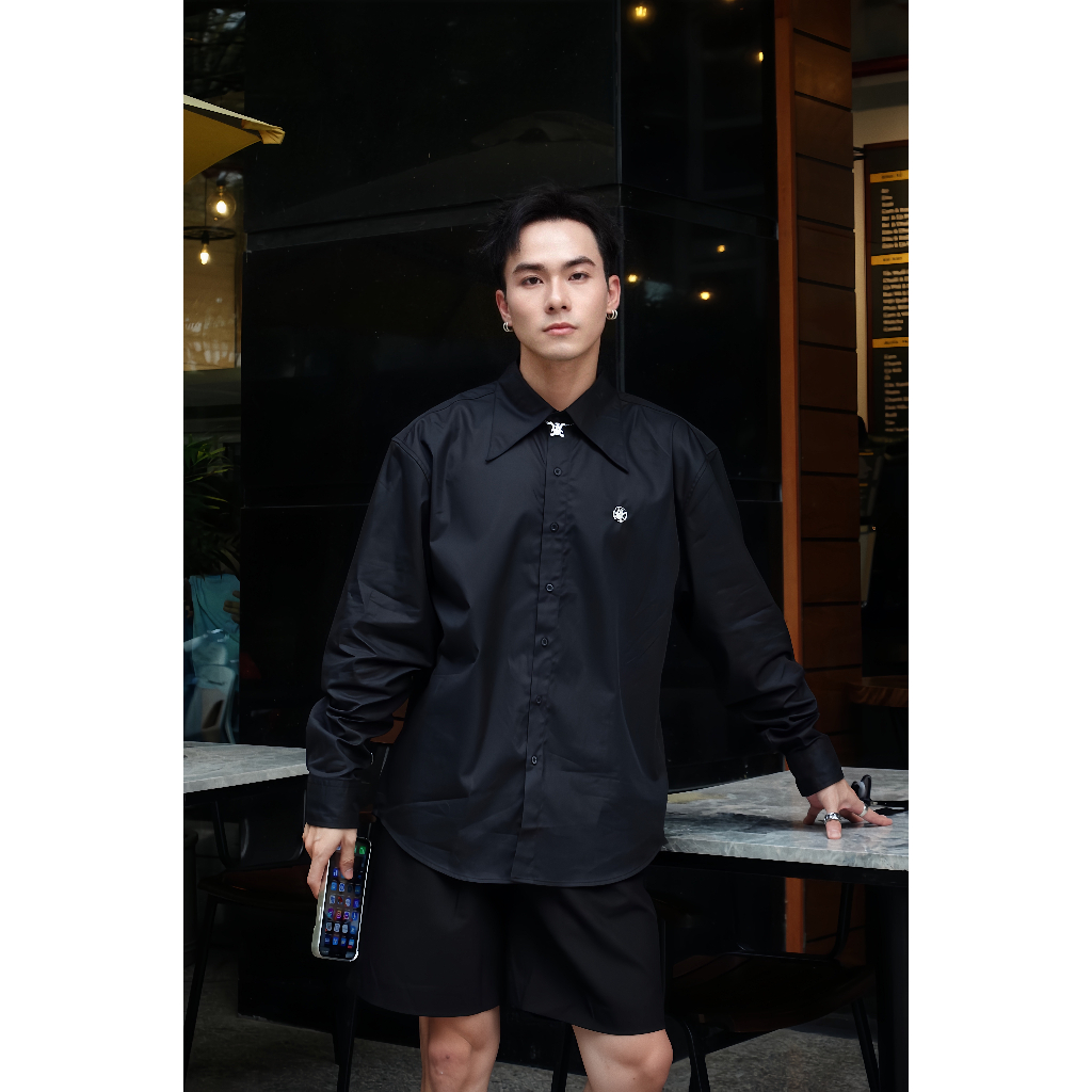 DVRK - Áo Sơ Mi Tay Dài Màu Đen Oversized Đính Logo Kim Loại La Galerie -DVRK-23SS