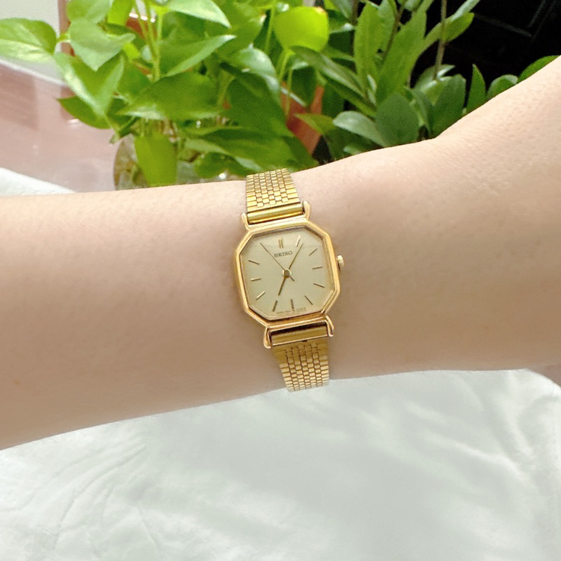 Đồng hồ nữ si nhật dáng tank hiệu Seiko, dây khoá zin