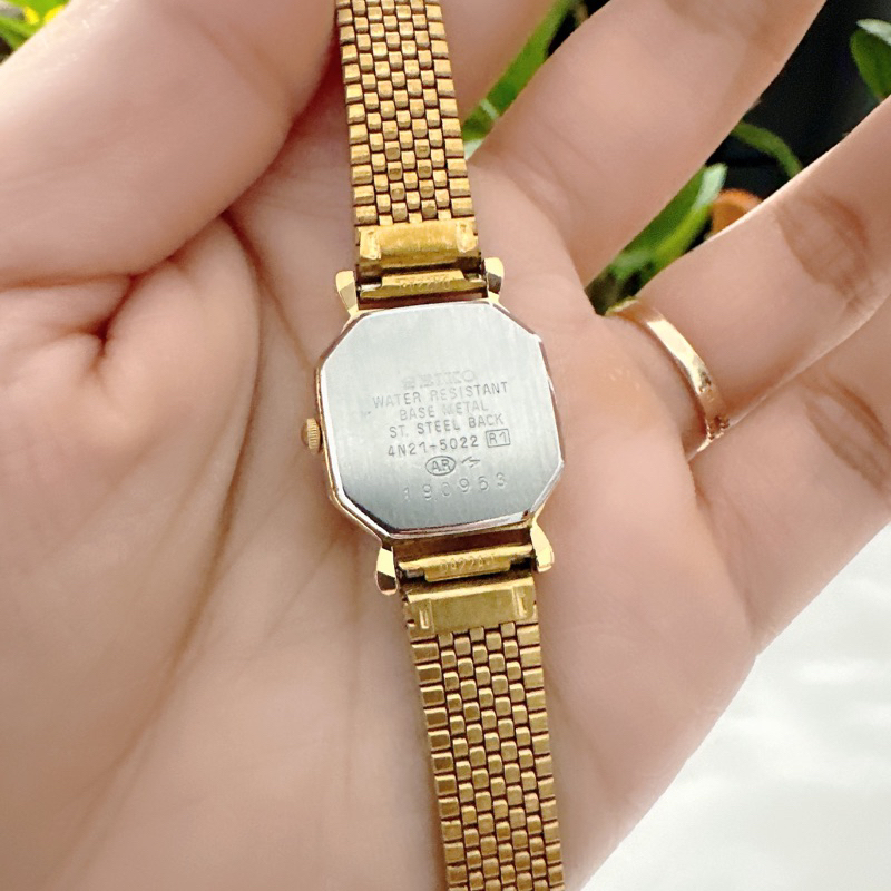 Đồng hồ nữ si nhật dáng tank hiệu Seiko, dây khoá zin