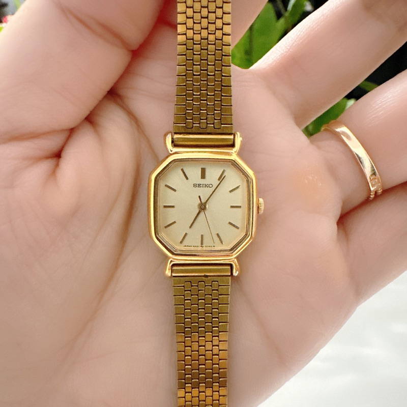 Đồng hồ nữ si nhật dáng tank hiệu Seiko, dây khoá zin