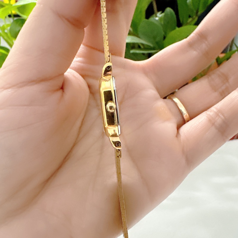 Đồng hồ nữ si nhật dáng tank hiệu Seiko, dây khoá zin